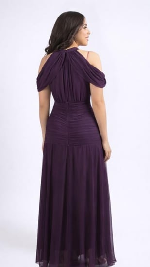 فستان تٌل ناعم بتصميم انسيابي