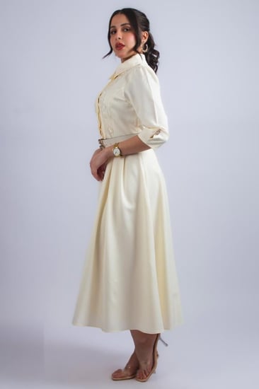 فستان أنيق  بتصميم ناعم وانسيابي