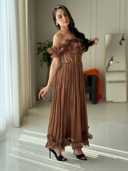 فستان بتصميم انيق ومميز