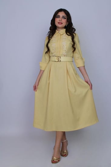 فستان أنيق  بتصميم ناعم وانسيابي