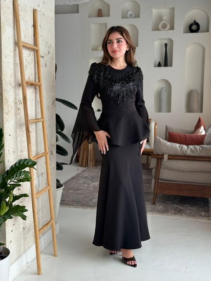 فستان قصة بيبلوم مميزة عند الخص