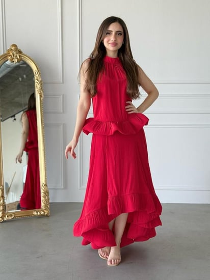 طقم بلمسة فنية بتصميم كلوش ناعم وتفاصيل كشكش