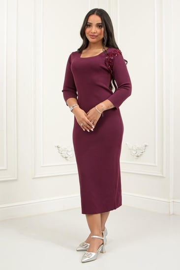 سحر الزهرة العنابية الفاخرة