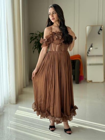 فستان بتصميم انيق ومميز