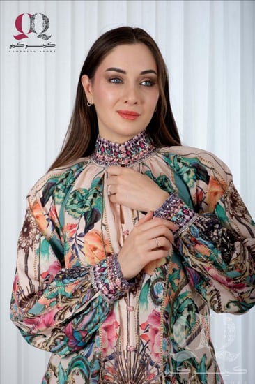 بلوزة مشجرة تتميز بتصميم انيق ومميزة