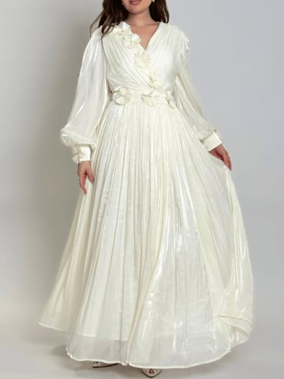 فستان طويل بتصميم أنثوي راقٍ