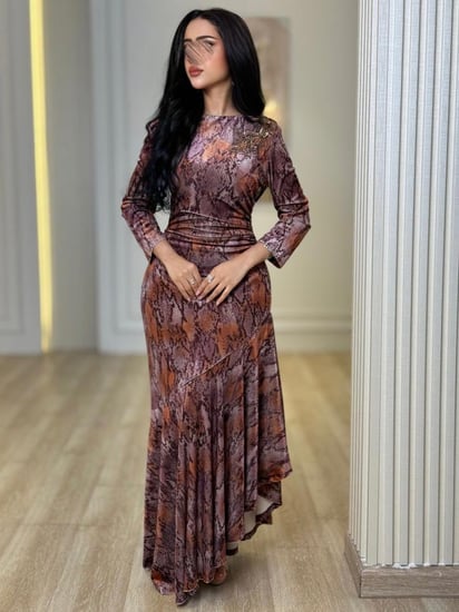 انسياب الأنوثة بنقشة هادئة