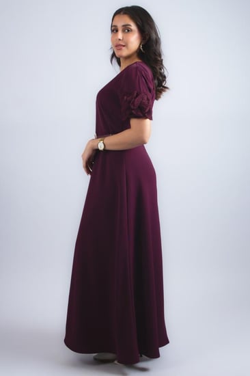 فستان نعومة الورد الأنيق