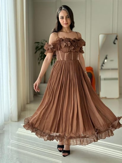 فستان بتصميم انيق ومميز