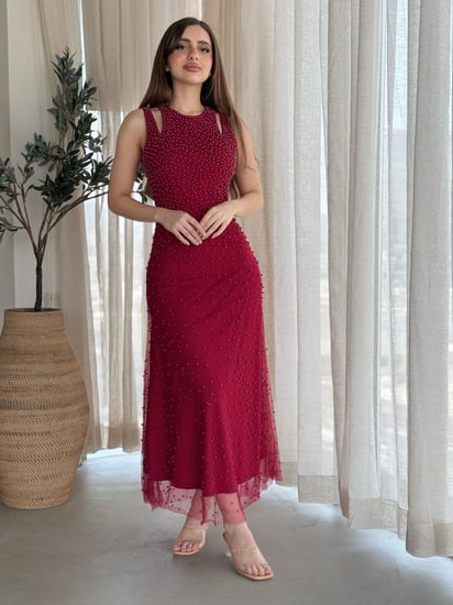 فستان سهره ناعم مزين باللؤلؤ