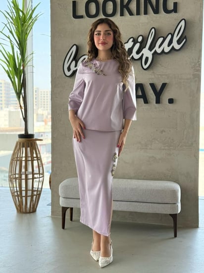 طقم بلمسات تطريز بتصميم عصري