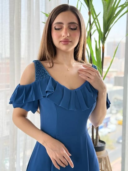 فستان ميد ناعم مكشوف الاكتاف