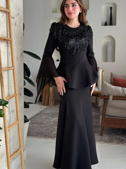 فستان قصة بيبلوم مميزة عند الخص