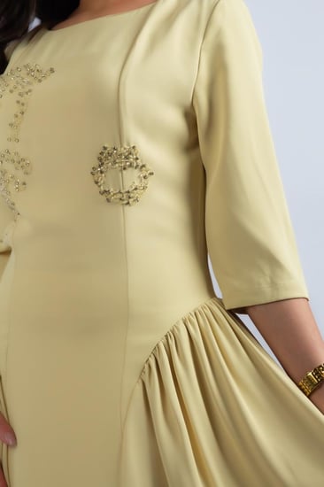فستان لمسة أناقة ناعمة