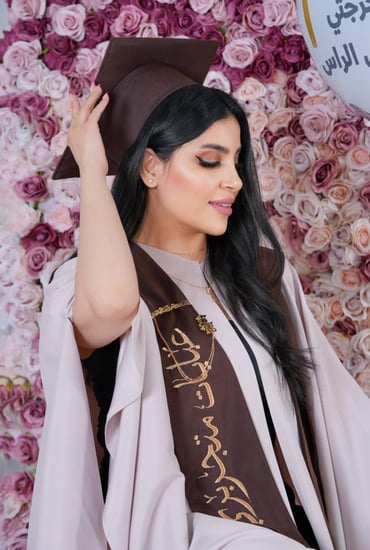 عباية تخرج انيقه وتطريز يدوي