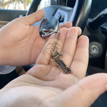 ميدالية مطليه بالفضة بالأسم حسب طلبك (MD00077)