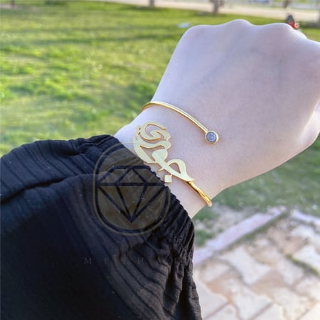 اسوارة مطليه بالذهب بالأسم حسب طلبك