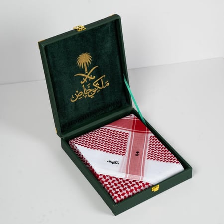 شماغ ملكي بريميرم غامق  أنجليزي 2025