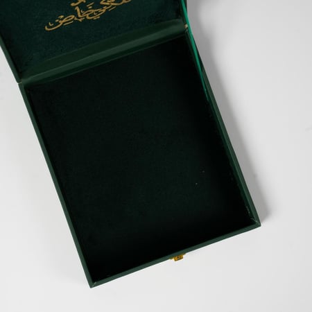 شماغ ملكي كلاسيك فاتح أنجليزي 2025