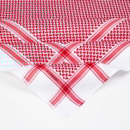 3 أشمغة جيفنشي بسعر شماغ