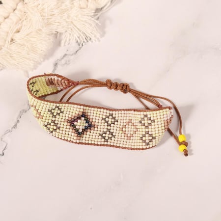 سوار منسوج ومزين بخرز المايوكا الياباني