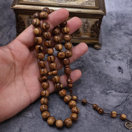 سبحة خشب العود الطبيعي