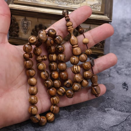سبحة خشب العود الطبيعي