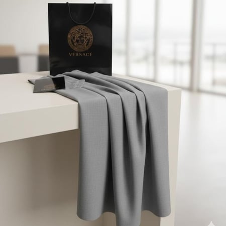 قماش شتوي رمادي فاتح من ڤيرزاتشي أفضل هدايا شتوية للرجل الأنيق