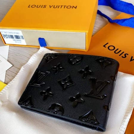 محفظة لويس فيتون