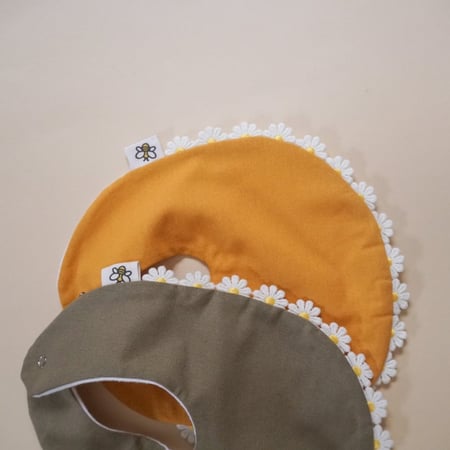 مريلة دوار الشمس Sunflower bib