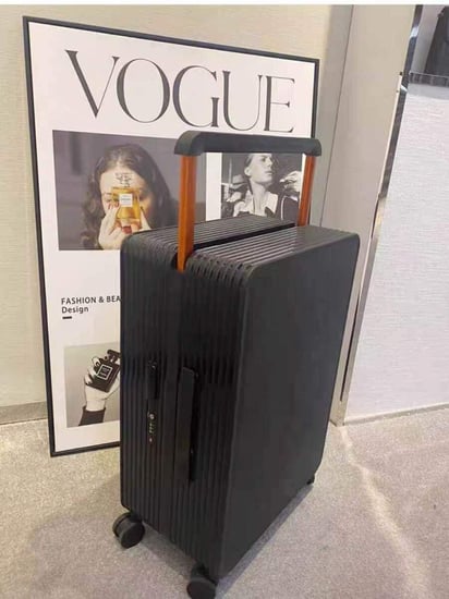 شنطة سفر صلبة Unisex مقاس وسط لون أسود 24 إنش بتصميم راقي وهادئ