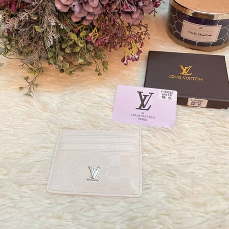 محفظه بطايق لويس فيتون بملحقاتها