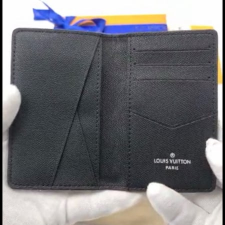 محفظة لويس فيتون