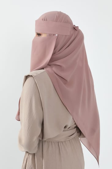 طرحة ونقاب بينك