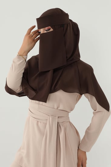 طرحة ونقاب بني