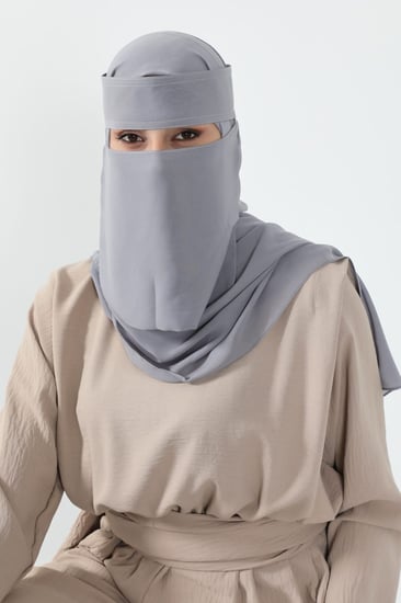 طرحة ونقاب رمادي