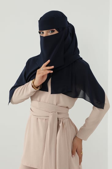 نقاب كحلي