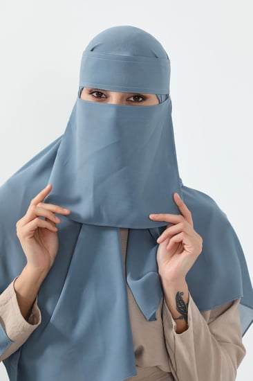 طرحة ونقاب لبني
