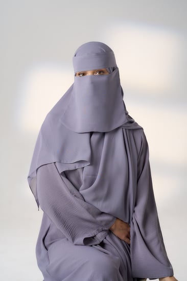 نقاب مع طرحة رمادي