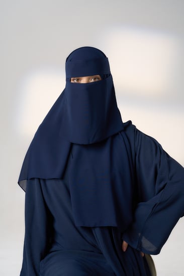 نقاب مع طرحة كحلي