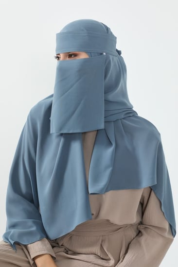 طرحة ونقاب لبني
