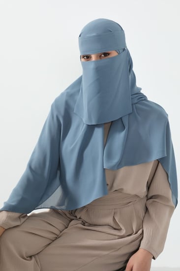 طرحة ونقاب لبني