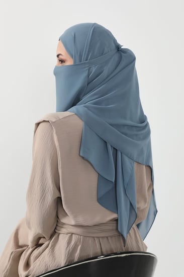 طرحة ولثام لبني