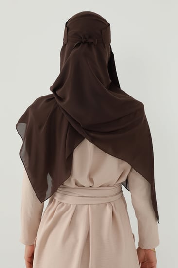 طرحة ونقاب بني