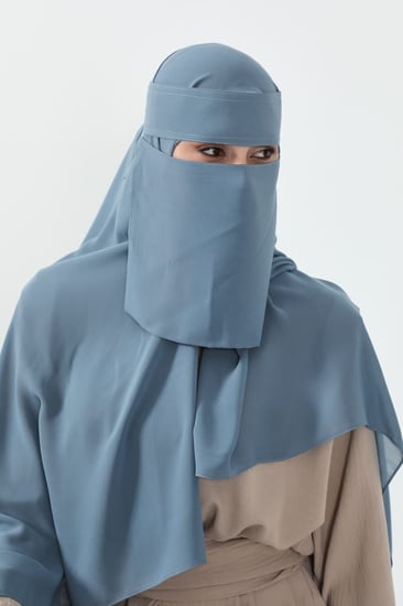 طرحة ونقاب لبني