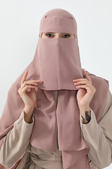 طرحة ونقاب بينك