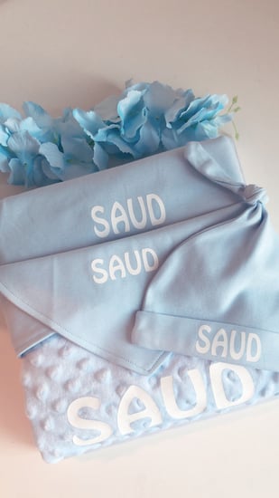 هديه طقم مكون من ( بربتوز - قبعه - مريله)