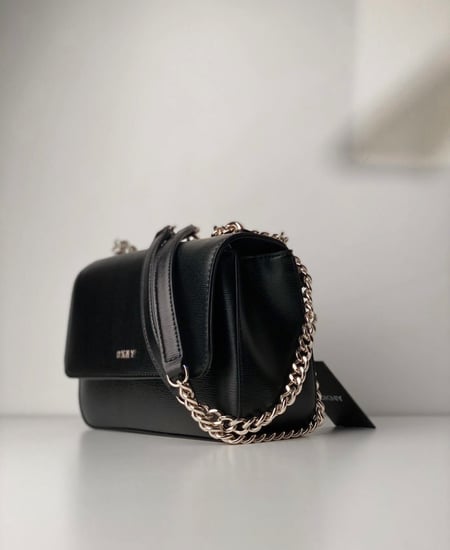 شنطة DKNY
