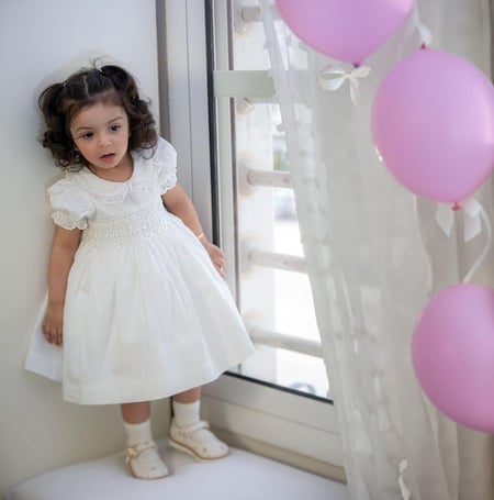 فستان بناتي ابيض