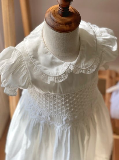 فستان بناتي ابيض